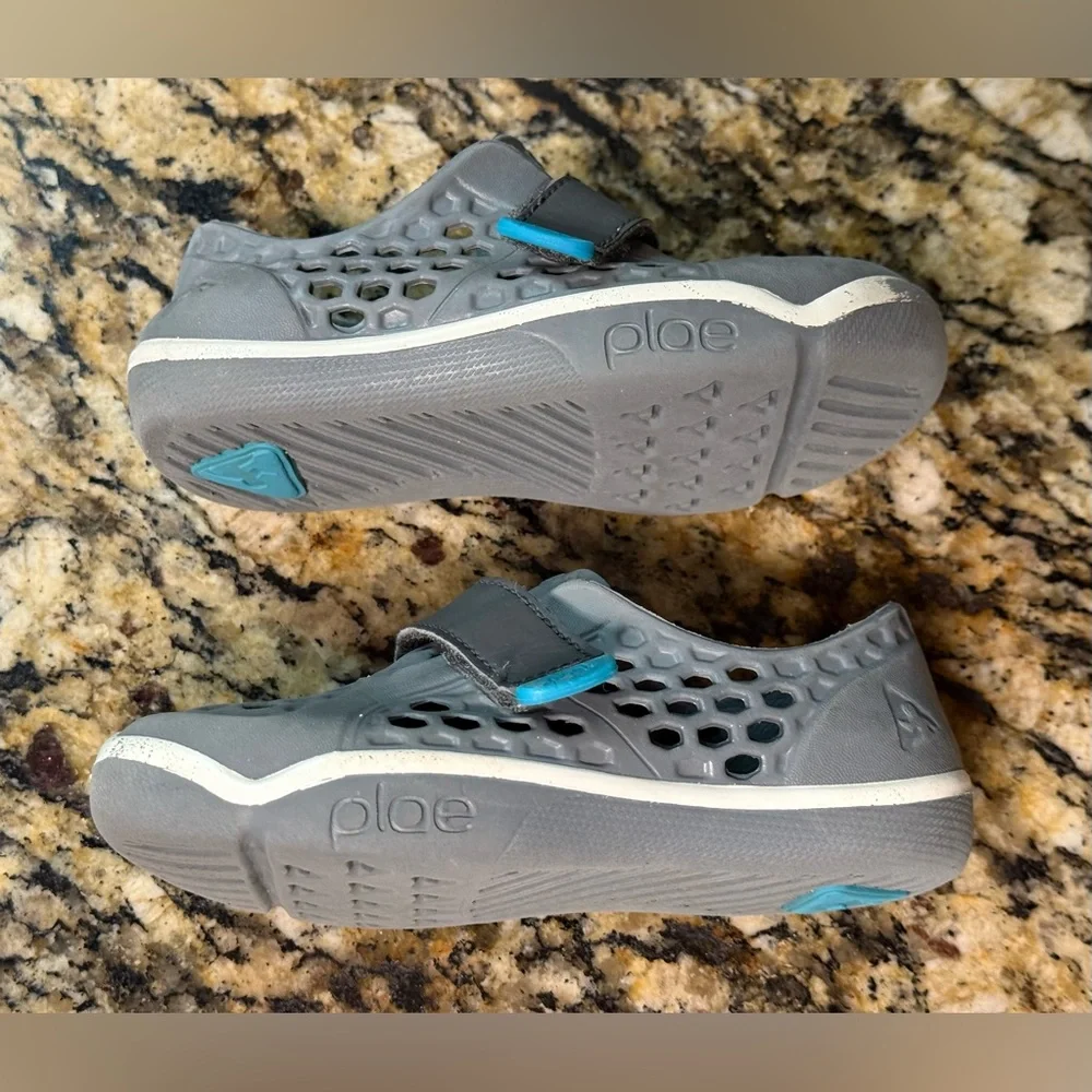 Plae Mimo Water Shoes Toddler Boy's Size 9 Gray Slip Resistant Adjustable